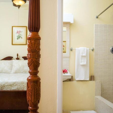 Ground Floor Apartment Located In Hometown, 5 Min Walk To The Beach 세인트 제임스 외부 사진